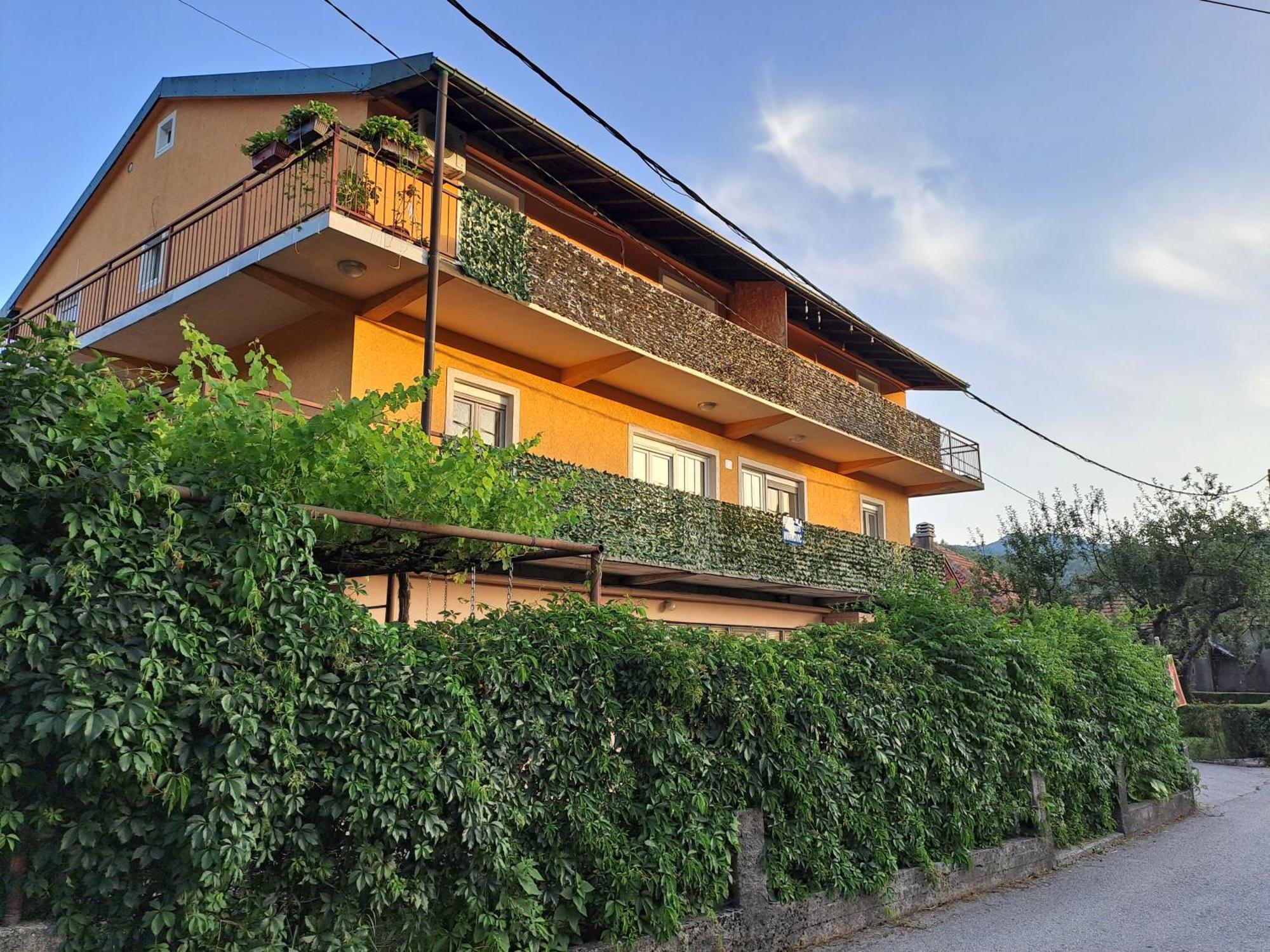 Apartments Mirkovic Цетинє Екстер'єр фото