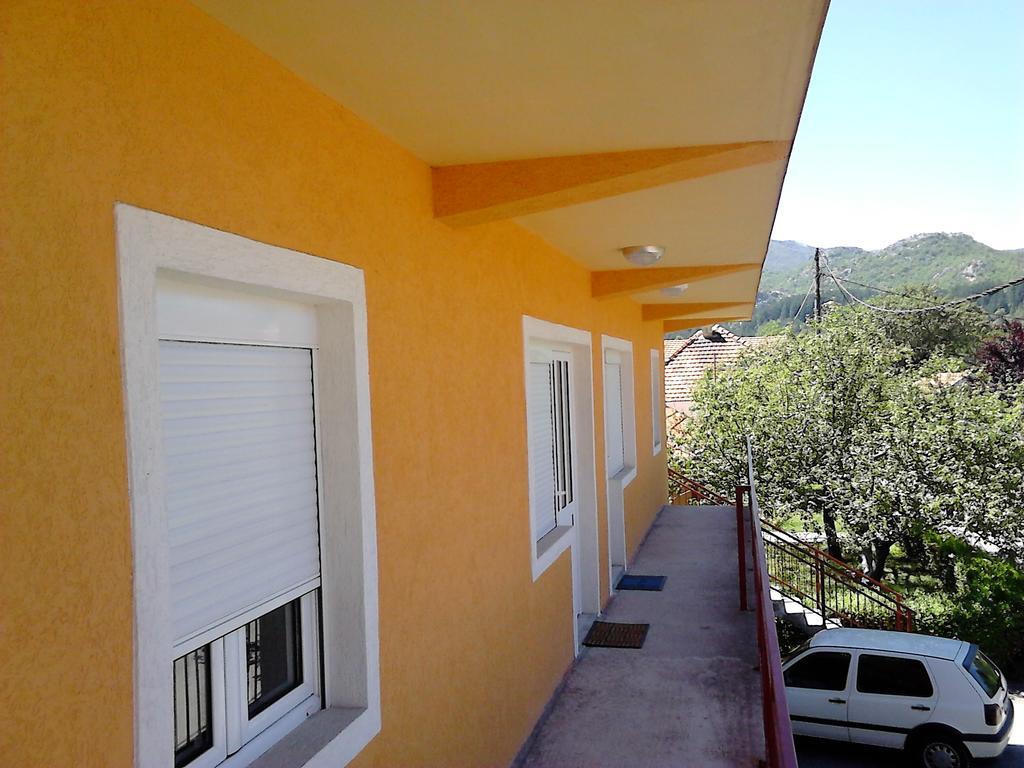 Apartments Mirkovic Цетинє Екстер'єр фото