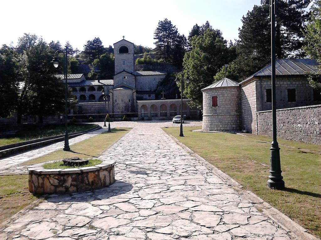 Apartments Mirkovic Цетинє Екстер'єр фото