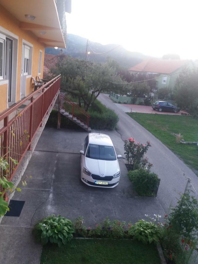 Apartments Mirkovic Цетинє Екстер'єр фото