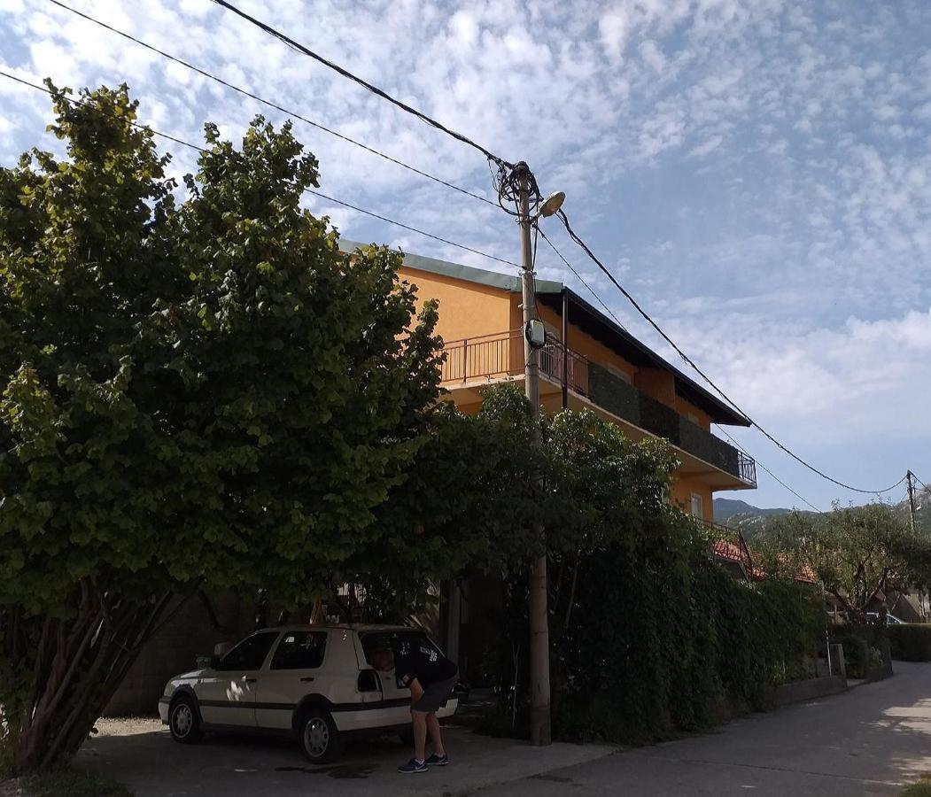 Apartments Mirkovic Цетинє Екстер'єр фото
